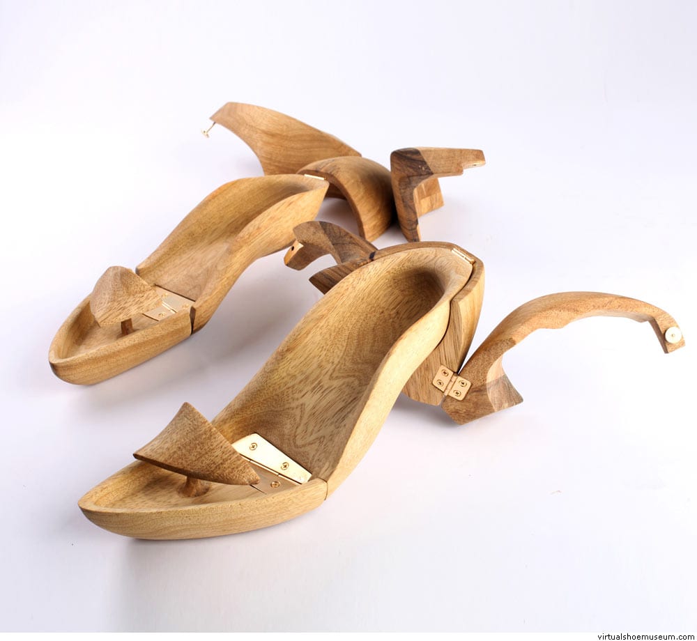 Обувь деревянная